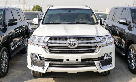 Tenga Imported Toyota Land Cruiser Chena Mota in Import - Dubai in Harare Tenga Imported Toyota Land Cruiser Chena Mota in Import - Dubai in Harare