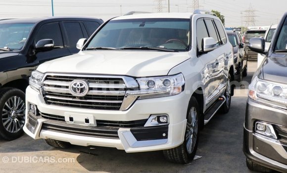 Tenga Imported Toyota Land Cruiser Chena Mota in Import - Dubai in Harare Tenga Imported Toyota Land Cruiser Chena Mota in Import - Dubai in Harare