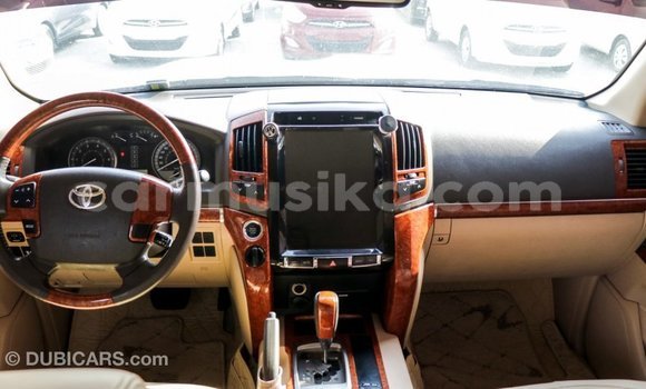 Tenga Imported Toyota Land Cruiser Chena Mota in Import - Dubai in Harare Tenga Imported Toyota Land Cruiser Chena Mota in Import - Dubai in Harare