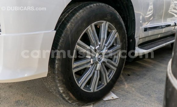 Tenga Imported Toyota Land Cruiser Chena Mota in Import - Dubai in Harare Tenga Imported Toyota Land Cruiser Chena Mota in Import - Dubai in Harare