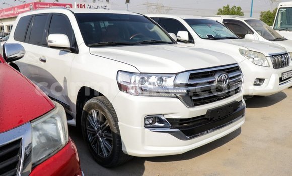 Acheter Import Voiture Toyota Land Cruiser Blanc à Import - Dubai, Harare Acheter Import Voiture Toyota Land Cruiser Blanc à Import - Dubai, Harare