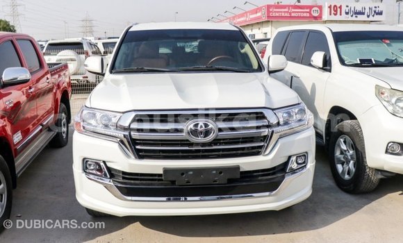 Acheter Import Voiture Toyota Land Cruiser Blanc à Import - Dubai, Harare Acheter Import Voiture Toyota Land Cruiser Blanc à Import - Dubai, Harare