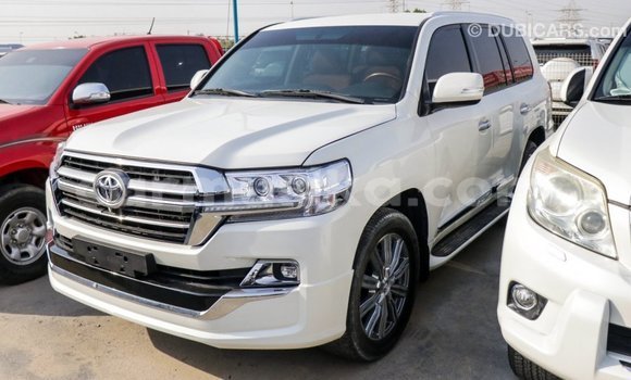 Acheter Import Voiture Toyota Land Cruiser Blanc à Import - Dubai, Harare Acheter Import Voiture Toyota Land Cruiser Blanc à Import - Dubai, Harare