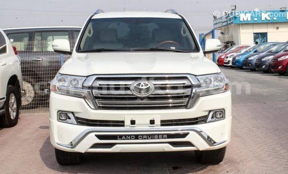 Tenga Imported Toyota Land Cruiser Chena Mota in Import - Dubai in Harare Tenga Imported Toyota Land Cruiser Chena Mota in Import - Dubai in Harare