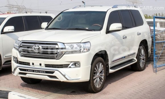 Tenga Imported Toyota Land Cruiser Chena Mota in Import - Dubai in Harare Tenga Imported Toyota Land Cruiser Chena Mota in Import - Dubai in Harare