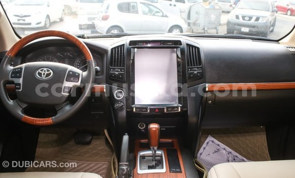 Tenga Imported Toyota Land Cruiser Chena Mota in Import - Dubai in Harare Tenga Imported Toyota Land Cruiser Chena Mota in Import - Dubai in Harare