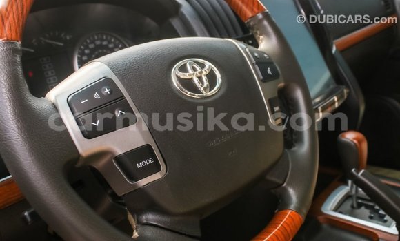 Tenga Imported Toyota Land Cruiser Chena Mota in Import - Dubai in Harare Tenga Imported Toyota Land Cruiser Chena Mota in Import - Dubai in Harare