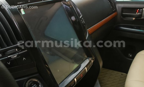 Tenga Imported Toyota Land Cruiser Chena Mota in Import - Dubai in Harare Tenga Imported Toyota Land Cruiser Chena Mota in Import - Dubai in Harare