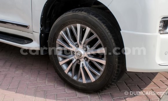 Tenga Imported Toyota Land Cruiser Chena Mota in Import - Dubai in Harare Tenga Imported Toyota Land Cruiser Chena Mota in Import - Dubai in Harare