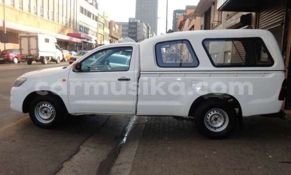 Acheter Occasion Voiture Toyota Hilux Blanc à Beitbridge, Matabeleland South Acheter Occasion Voiture Toyota Hilux Blanc à Beitbridge, Matabeleland South