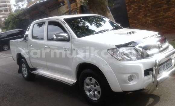 Buy Used Toyota Hilux White Car in Beitbridge in Matabeleland South Buy Used Toyota Hilux White Car in Beitbridge in Matabeleland South