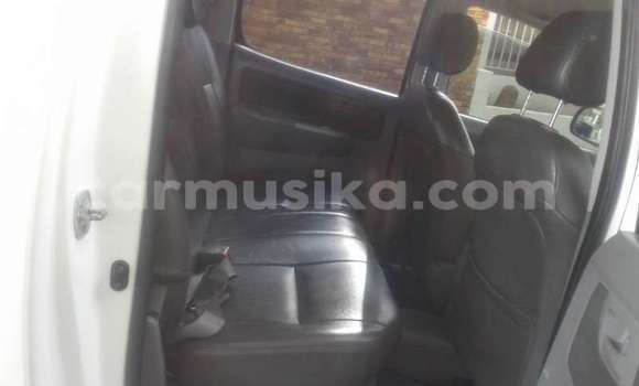 Buy Used Toyota Hilux White Car in Beitbridge in Matabeleland South Buy Used Toyota Hilux White Car in Beitbridge in Matabeleland South