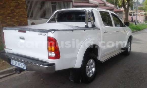 Buy Used Toyota Hilux White Car in Beitbridge in Matabeleland South Buy Used Toyota Hilux White Car in Beitbridge in Matabeleland South