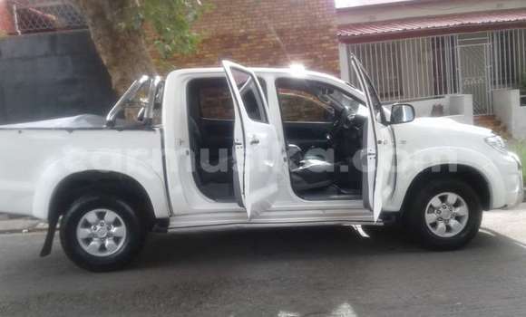 Buy Used Toyota Hilux White Car in Beitbridge in Matabeleland South Buy Used Toyota Hilux White Car in Beitbridge in Matabeleland South