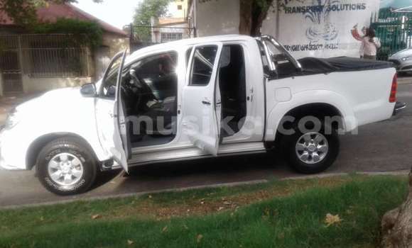 Buy Used Toyota Hilux White Car in Beitbridge in Matabeleland South Buy Used Toyota Hilux White Car in Beitbridge in Matabeleland South