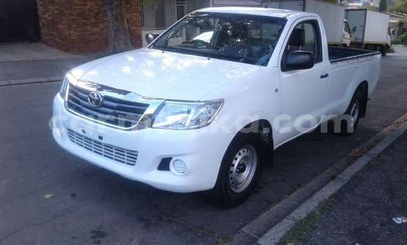 Buy Used Toyota Hilux White Car in Beitbridge in Matabeleland South Buy Used Toyota Hilux White Car in Beitbridge in Matabeleland South