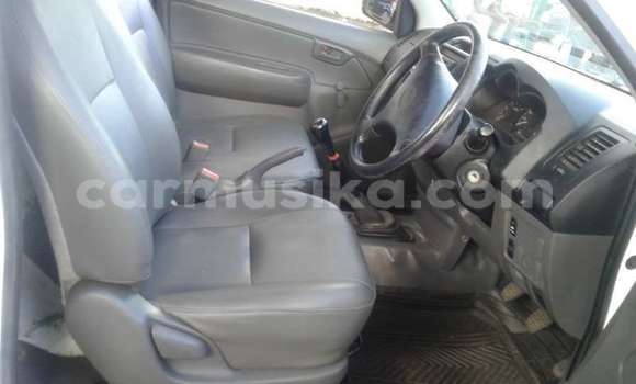 Buy Used Toyota Hilux White Car in Beitbridge in Matabeleland South Buy Used Toyota Hilux White Car in Beitbridge in Matabeleland South