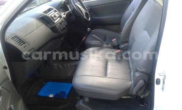 Buy Used Toyota Hilux White Car in Beitbridge in Matabeleland South Buy Used Toyota Hilux White Car in Beitbridge in Matabeleland South