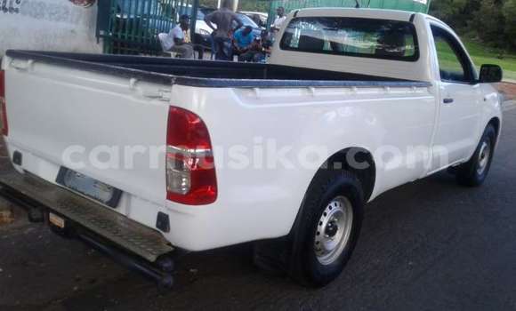 Buy Used Toyota Hilux White Car in Beitbridge in Matabeleland South Buy Used Toyota Hilux White Car in Beitbridge in Matabeleland South