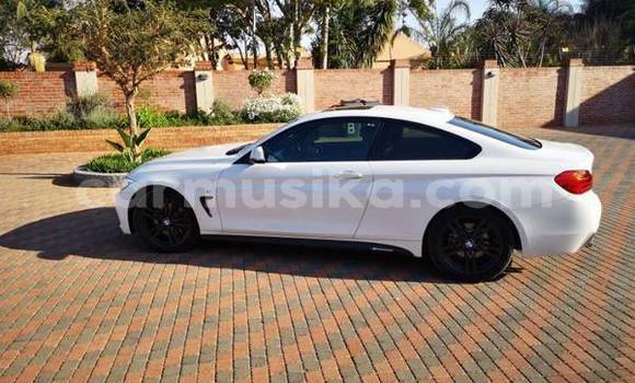 Buy Used BMW 3–Series White Car in Beitbridge in Matabeleland South Buy Used BMW 3–Series White Car in Beitbridge in Matabeleland South