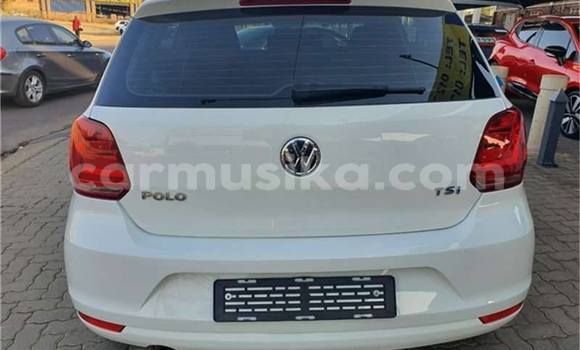 Acheter Occasion Voiture Volkswagen Polo Blanc à Beitbridge, Matabeleland South Acheter Occasion Voiture Volkswagen Polo Blanc à Beitbridge, Matabeleland South