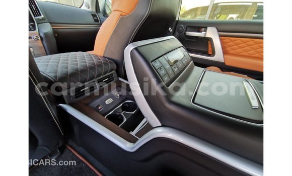 Acheter Import Voiture Toyota Land Cruiser Noir à Import - Dubai, Harare Acheter Import Voiture Toyota Land Cruiser Noir à Import - Dubai, Harare