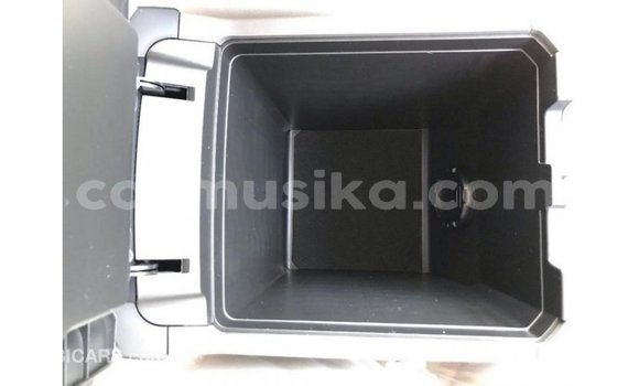 Tenga Imported Toyota Prado Bhurawuni Mota in Import - Dubai in Harare Tenga Imported Toyota Prado Bhurawuni Mota in Import - Dubai in Harare