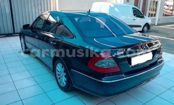 Acheter Occasion Voiture Mercedes‒Benz E–Class Noir à Beitbridge, Matabeleland South Acheter Occasion Voiture Mercedes‒Benz E–Class Noir à Beitbridge, Matabeleland South