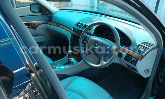 Acheter Occasion Voiture Mercedes‒Benz E–Class Noir à Beitbridge, Matabeleland South Acheter Occasion Voiture Mercedes‒Benz E–Class Noir à Beitbridge, Matabeleland South