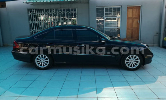 Acheter Occasion Voiture Mercedes‒Benz E–Class Noir à Beitbridge, Matabeleland South Acheter Occasion Voiture Mercedes‒Benz E–Class Noir à Beitbridge, Matabeleland South