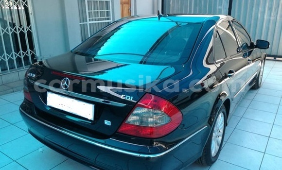 Acheter Occasion Voiture Mercedes‒Benz E–Class Noir à Beitbridge, Matabeleland South Acheter Occasion Voiture Mercedes‒Benz E–Class Noir à Beitbridge, Matabeleland South