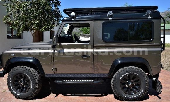 Nunua Ilio tumika Land Rover Defender Nyeusi Gari ndani ya Mbare nchini Harare