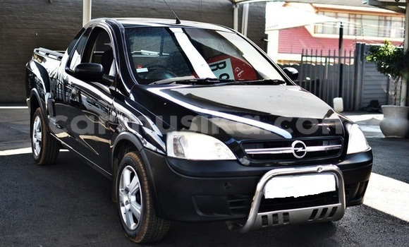 Nunua Ilio tumika Opel Corsa Nyeusi Gari ndani ya Beitbridge nchini Matabeleland Kusini