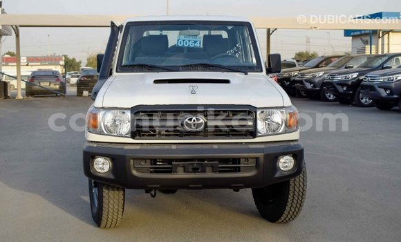 Acheter Import Voiture Toyota Land Cruiser Blanc à Import - Dubai, Harare Acheter Import Voiture Toyota Land Cruiser Blanc à Import - Dubai, Harare