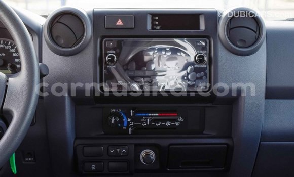 Acheter Import Voiture Toyota Land Cruiser Blanc à Import - Dubai, Harare Acheter Import Voiture Toyota Land Cruiser Blanc à Import - Dubai, Harare