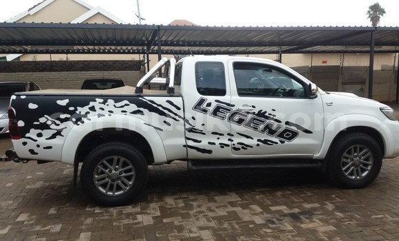 Nunua Ilio tumika Toyota Hilux Nyeupe Gari ndani ya Beitbridge nchini Matabeleland Kusini Nunua Ilio tumika Toyota Hilux Nyeupe Gari ndani ya Beitbridge nchini Matabeleland Kusini
