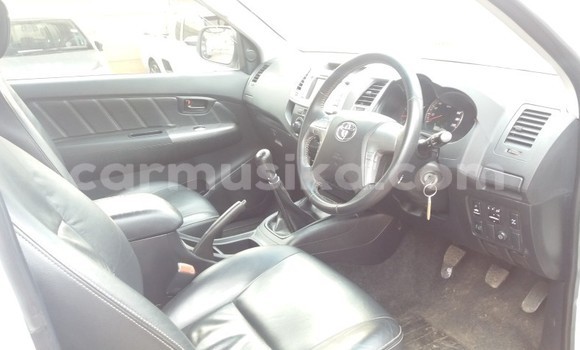 Nunua Ilio tumika Toyota Hilux Nyeupe Gari ndani ya Beitbridge nchini Matabeleland Kusini Nunua Ilio tumika Toyota Hilux Nyeupe Gari ndani ya Beitbridge nchini Matabeleland Kusini