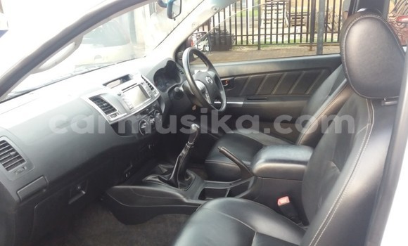 Nunua Ilio tumika Toyota Hilux Nyeupe Gari ndani ya Beitbridge nchini Matabeleland Kusini Nunua Ilio tumika Toyota Hilux Nyeupe Gari ndani ya Beitbridge nchini Matabeleland Kusini