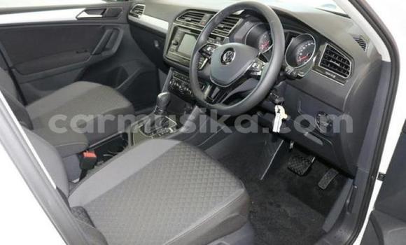 Buy Used Volkswagen Tiguan White Car in Beitbridge in Matabeleland South Buy Used Volkswagen Tiguan White Car in Beitbridge in Matabeleland South