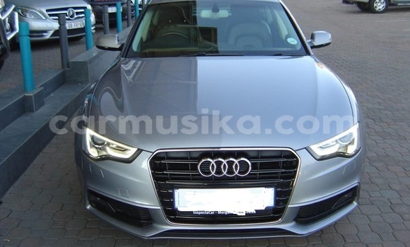 Acheter Occasion Voiture Audi A5 Gris à Beitbridge, Matabeleland South Acheter Occasion Voiture Audi A5 Gris à Beitbridge, Matabeleland South