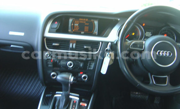 Acheter Occasion Voiture Audi A5 Gris à Beitbridge, Matabeleland South Acheter Occasion Voiture Audi A5 Gris à Beitbridge, Matabeleland South