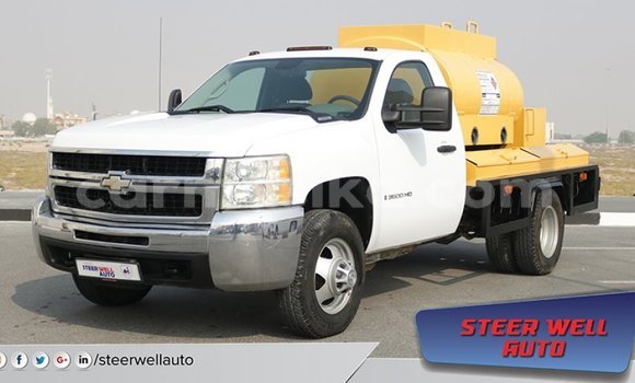 Acheter Import Voiture Chevrolet Silverado Blanc à Import - Dubai, Harare Acheter Import Voiture Chevrolet Silverado Blanc à Import - Dubai, Harare