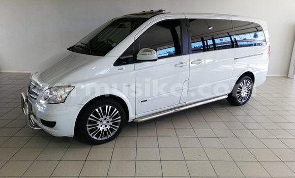 Tenga Tsaru Mercedes‒Benz Viano Chena Mota in Beitbridge in Matabeleland South Tenga Tsaru Mercedes‒Benz Viano Chena Mota in Beitbridge in Matabeleland South