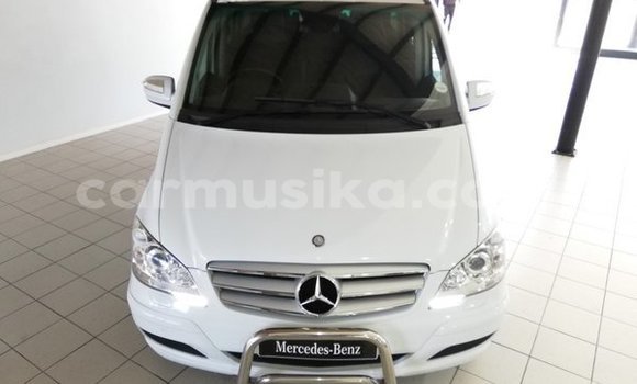 Tenga Tsaru Mercedes‒Benz Viano Chena Mota in Beitbridge in Matabeleland South Tenga Tsaru Mercedes‒Benz Viano Chena Mota in Beitbridge in Matabeleland South