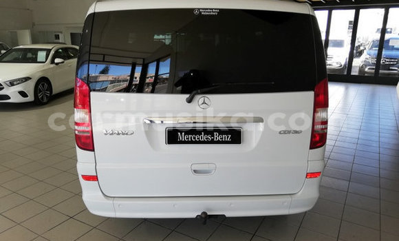 Tenga Tsaru Mercedes‒Benz Viano Chena Mota in Beitbridge in Matabeleland South Tenga Tsaru Mercedes‒Benz Viano Chena Mota in Beitbridge in Matabeleland South