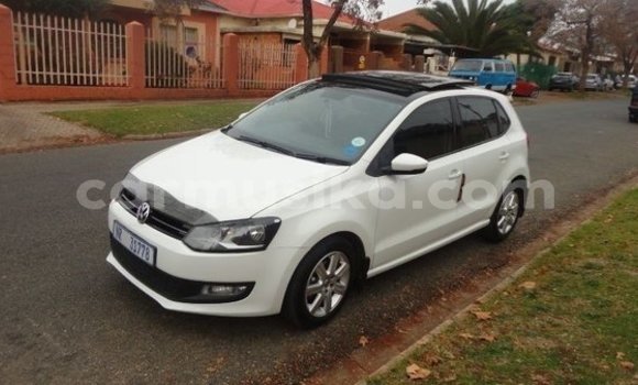 Nunua Ilio tumika Volkswagen Polo Nyeupe Gari ndani ya Beitbridge nchini Matabeleland Kusini Nunua Ilio tumika Volkswagen Polo Nyeupe Gari ndani ya Beitbridge nchini Matabeleland Kusini