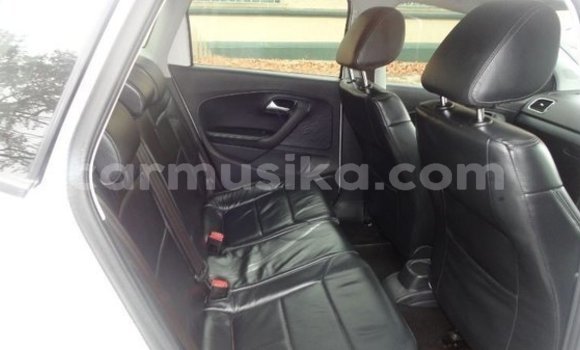 Nunua Ilio tumika Volkswagen Polo Nyeupe Gari ndani ya Beitbridge nchini Matabeleland Kusini Nunua Ilio tumika Volkswagen Polo Nyeupe Gari ndani ya Beitbridge nchini Matabeleland Kusini