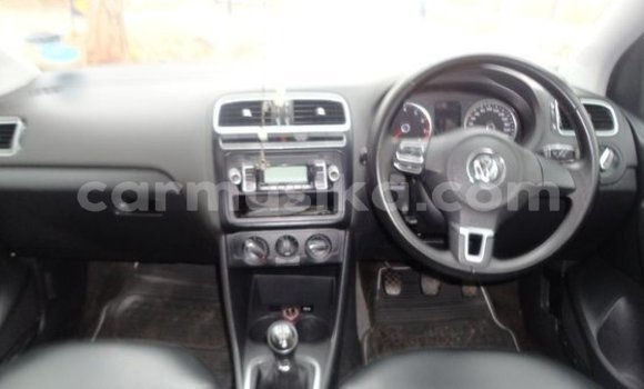 Nunua Ilio tumika Volkswagen Polo Nyeupe Gari ndani ya Beitbridge nchini Matabeleland Kusini Nunua Ilio tumika Volkswagen Polo Nyeupe Gari ndani ya Beitbridge nchini Matabeleland Kusini