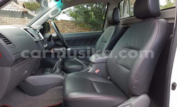 Tenga Tsaru Toyota Hilux Chena Mota in Harare in Harare Tenga Tsaru Toyota Hilux Chena Mota in Harare in Harare