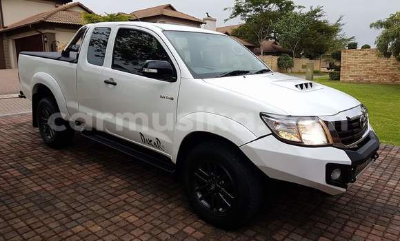 Tenga Tsaru Toyota Hilux Chena Mota in Harare in Harare Tenga Tsaru Toyota Hilux Chena Mota in Harare in Harare